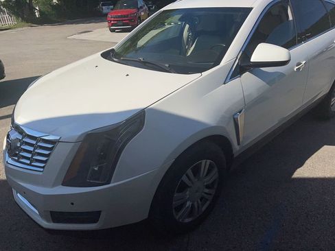 Used 2015 Cadillac SRX Luxury AWD/4WD image 2