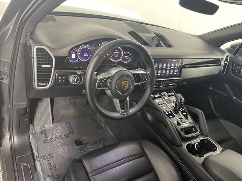 Certified 2022 Porsche Cayenne image 4