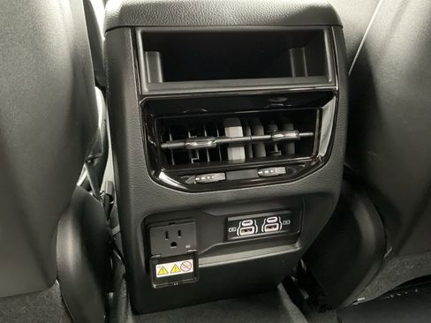 New 2025 Jeep Grand Cherokee Altitude AWD/4WD image 29