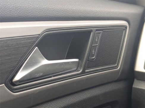 Used 2021 Volkswagen Atlas SEL image 37