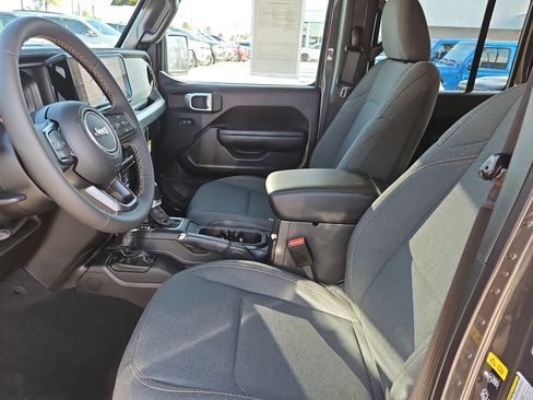 Used 2024 Jeep Wrangler Sport S image 12