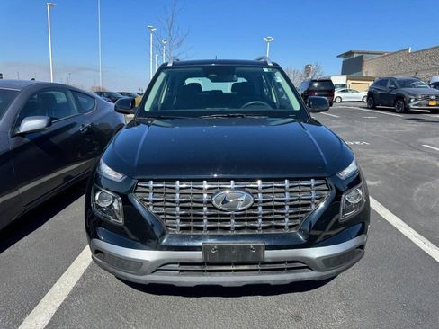 Certified 2024 Hyundai Venue SEL image 2
