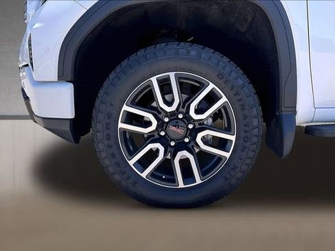 Used 2022 GMC Sierra 1500 AT4 w/ AT4 Premium Package AWD/4WD image 8