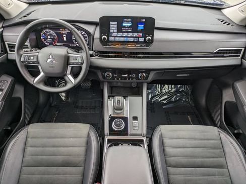 Used 2023 Mitsubishi Outlander SE FWD image 15