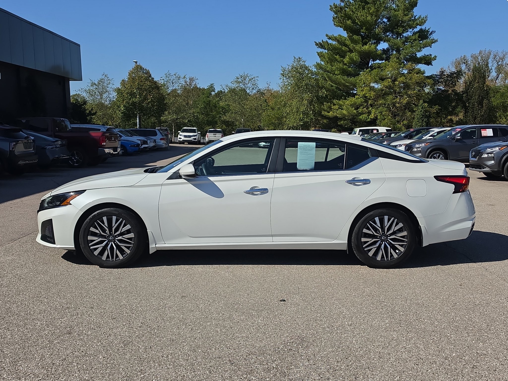 Used 2023 Nissan Altima 2.5 SV FWD image 4