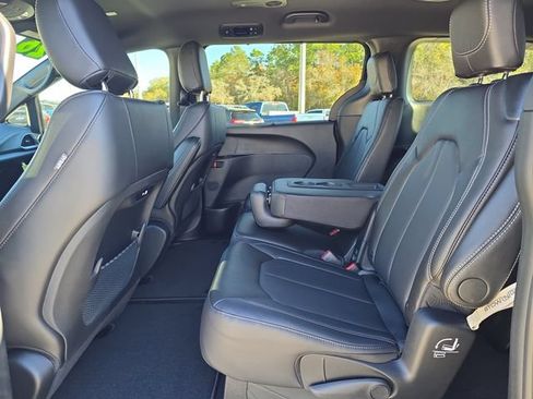 New 2026 Chrysler Pacifica Select w/ S Appearance Package FWD image 13
