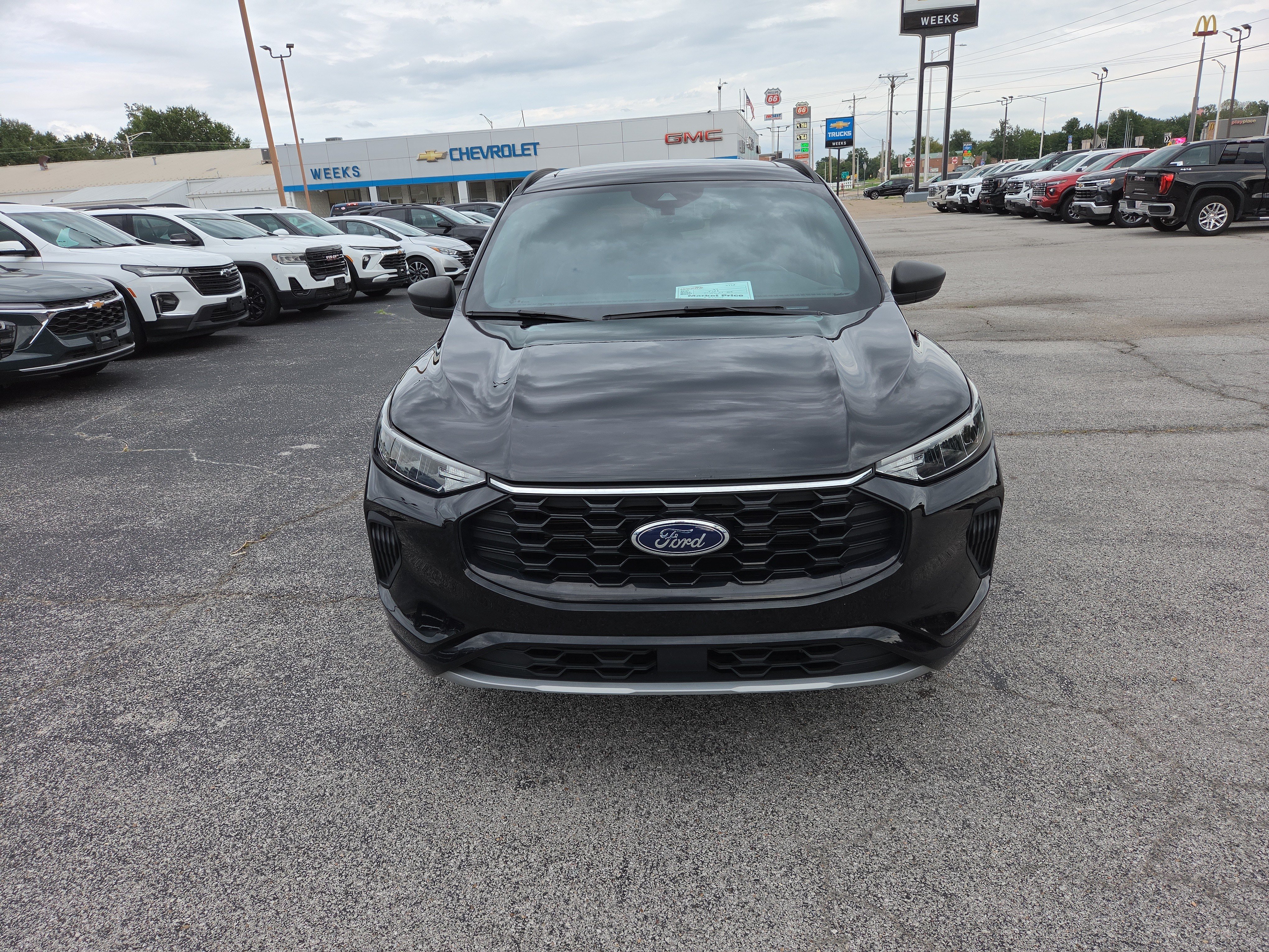 Used 2024 Ford Escape ST-Line w/ Tech Pack #1 AWD/4WD image 2
