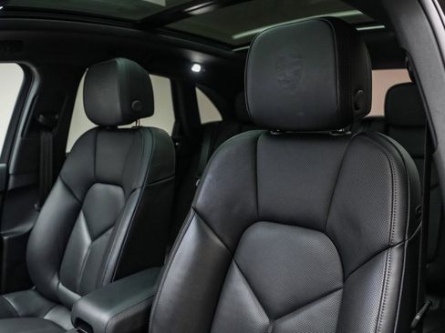 Used 2025 Porsche Macan image 5