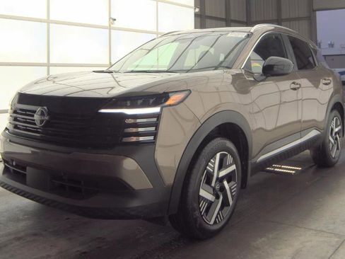 Used 2026 Nissan Kicks SV w/ Illumination Package image 4