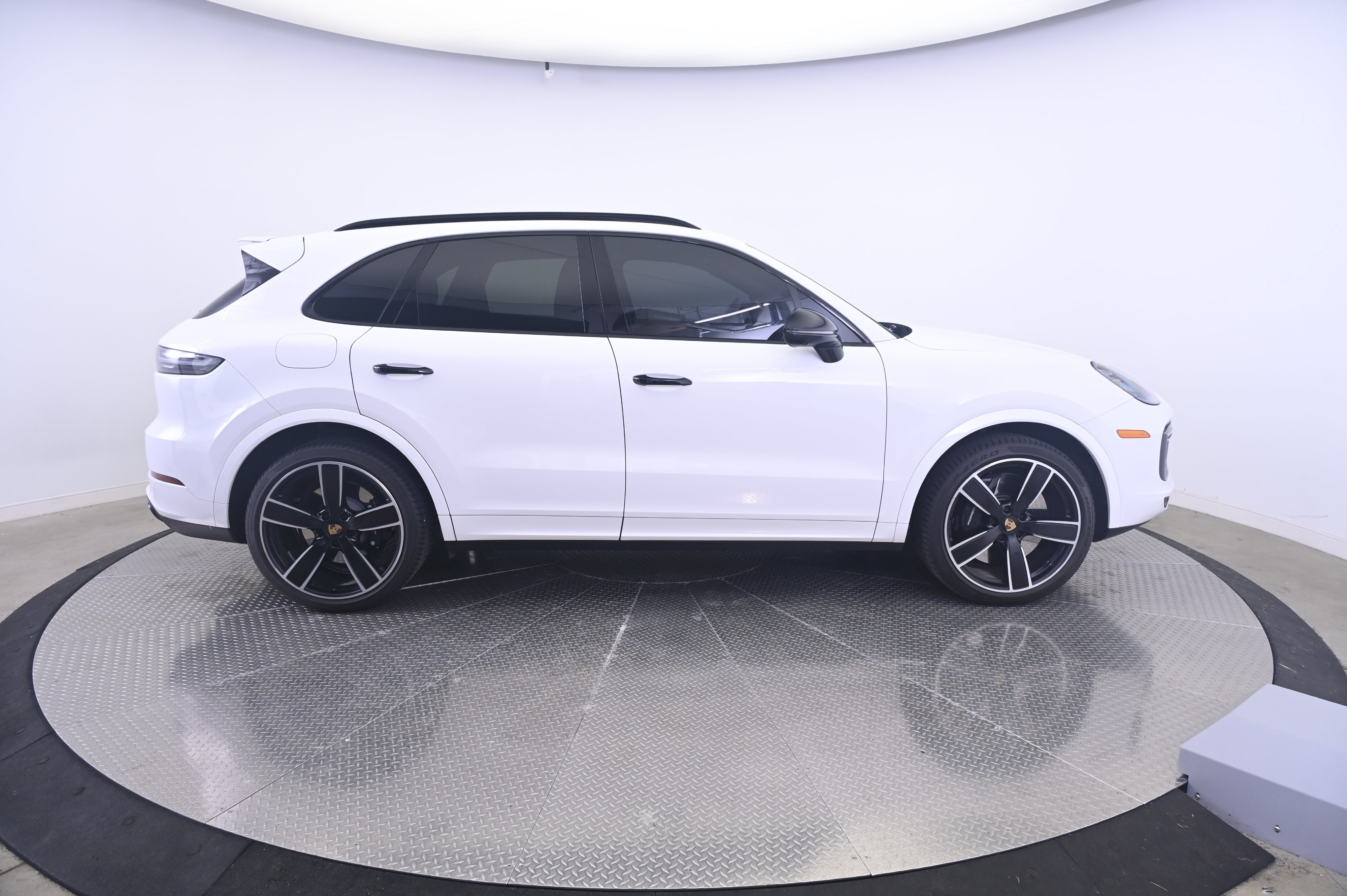 Certified 2023 Porsche Cayenne Turbo AWD/4WD image 8