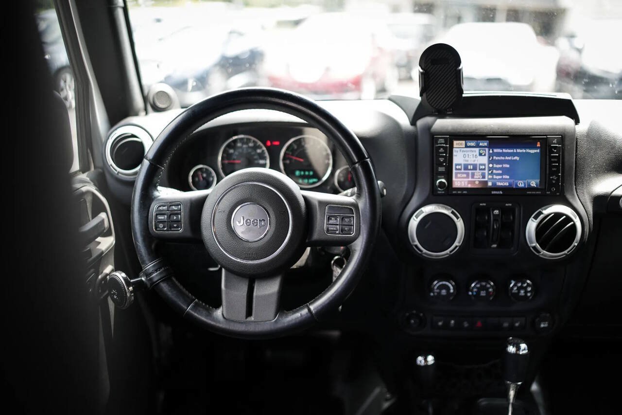 Used 2012 Jeep Wrangler Unlimited Rubicon w/ Dual Top Group AWD/4WD image 42