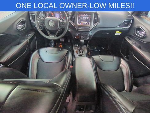 Used 2019 Jeep Cherokee Trailhawk w/ Cold Weather Group AWD/4WD image 32