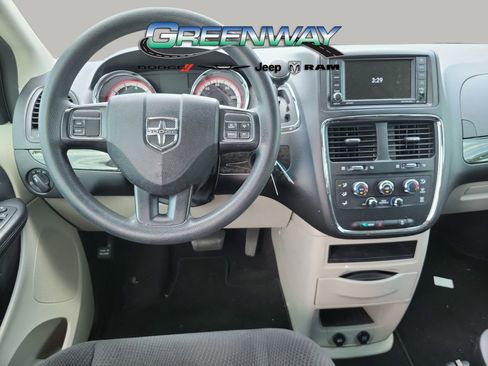 Used 2019 Dodge Grand Caravan SE FWD image 10