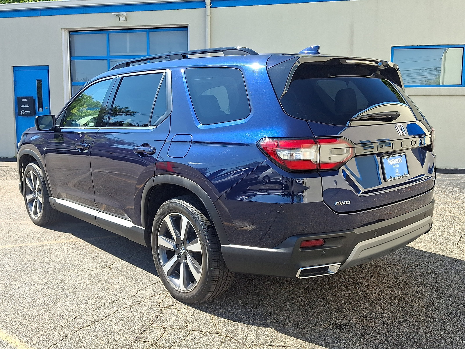 Used 2025 Honda Pilot Touring image 6