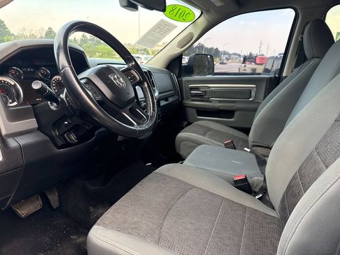 Used 2018 RAM 2500 SLT w/ Luxury Group AWD/4WD image 2