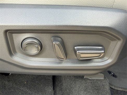 Used 2022 Toyota Tundra Limited image 31