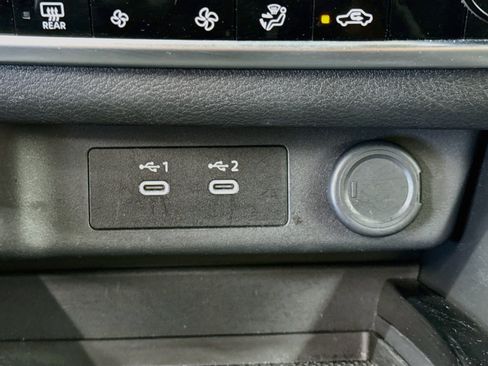 Used 2025 Nissan Rogue SV FWD image 25