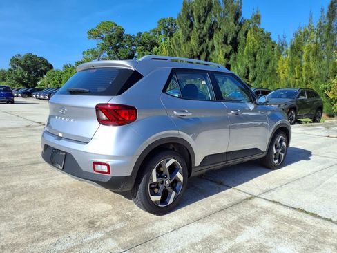 New 2025 Hyundai Venue SEL image 7