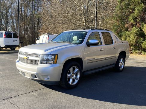 Used 2013 Chevrolet Avalanche LT w/ All-Star Edition image 5