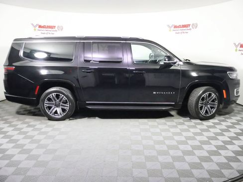 Used 2024 Jeep Wagoneer L Series II w/ Flexible Seating Group AWD/4WD image 3