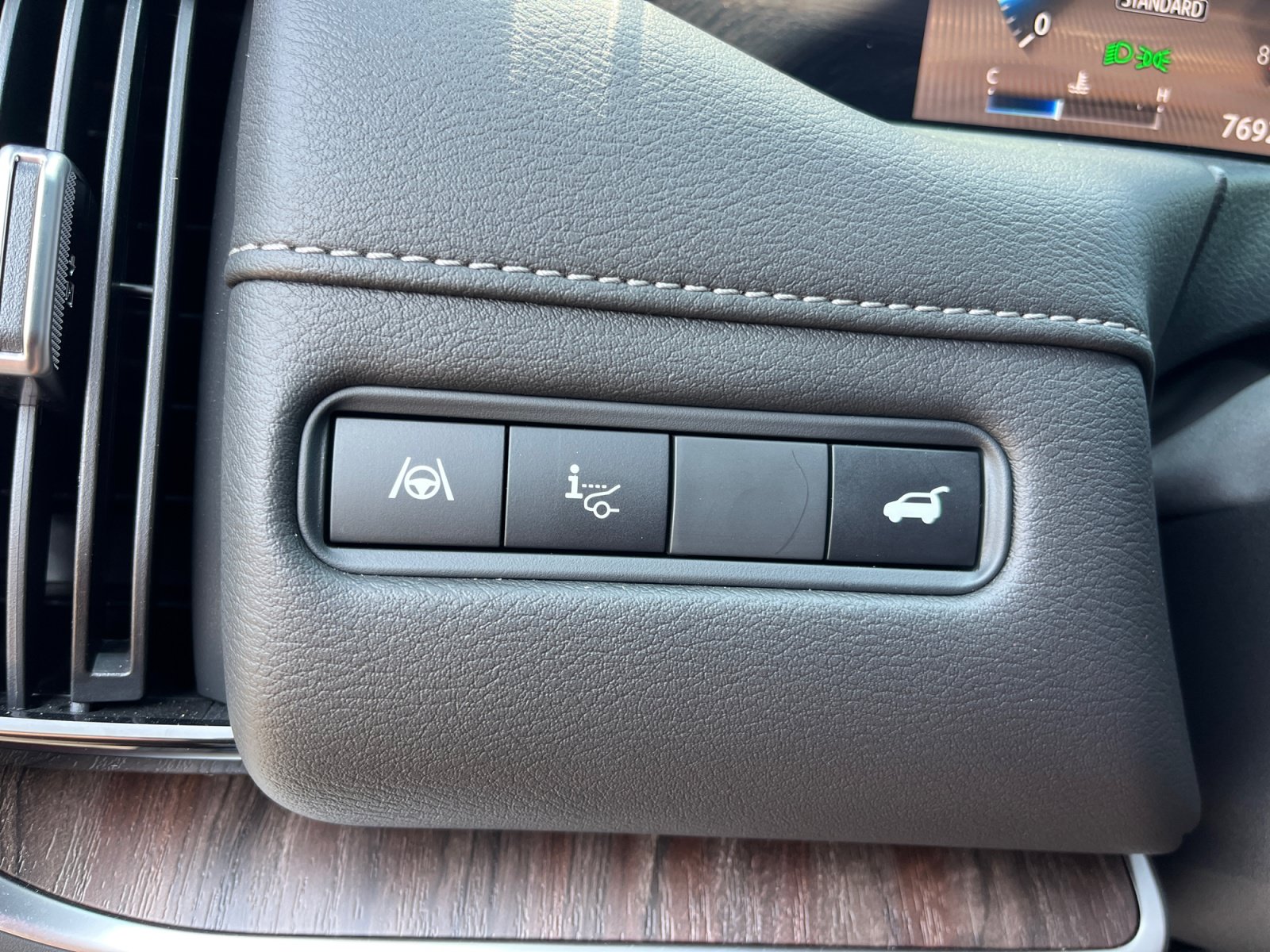 Used 2025 Nissan Armada SL w/ Captain's Chari Seat Package AWD/4WD image 22