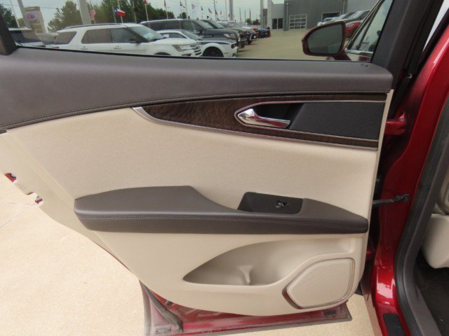 Used 2016 Lincoln MKX Reserve w/ Driver Assistance Package FWD image 17
