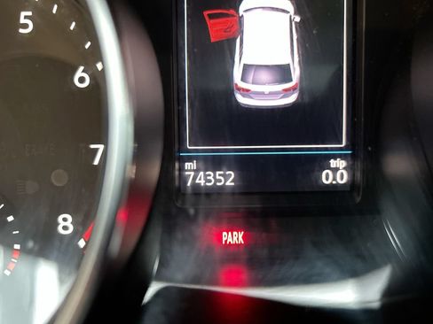 Used 2020 Volkswagen Tiguan SE w/ Panoramic Sunroof Package AWD/4WD image 16