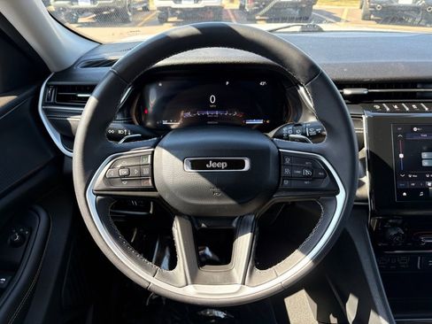 Certified 2023 Jeep Grand Cherokee L Laredo image 24