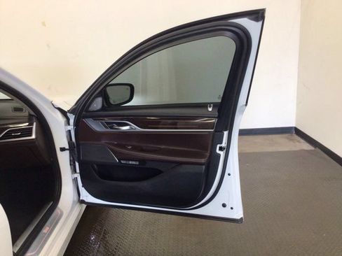 Used 2016 BMW 750i xDrive AWD/4WD image 8