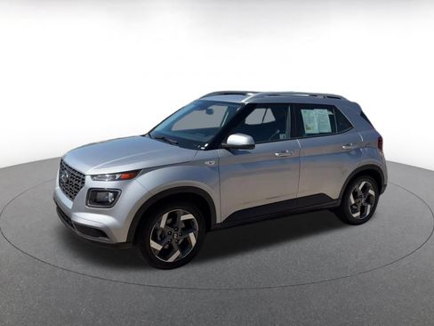 Used 2025 Hyundai Venue SEL FWD image 7
