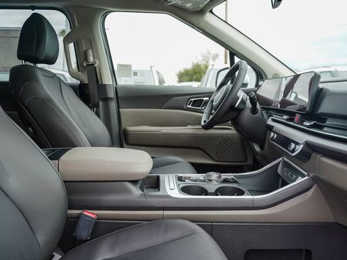 New 2026 Kia Carnival EX FWD image 19