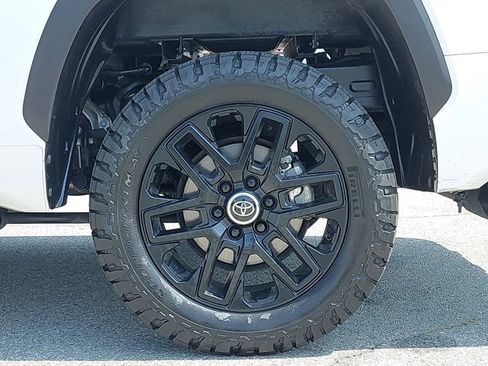 Used 2024 Toyota Tundra Limited AWD/4WD image 32