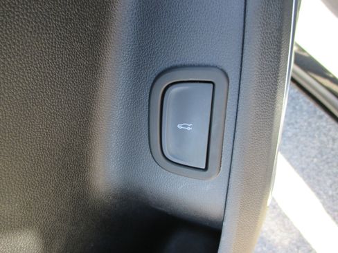 Used 2025 Buick Enclave Sport Touring AWD/4WD image 14