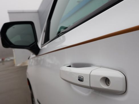 Used 2022 Chevrolet Tahoe Z71 w/ Luxury Package image 11