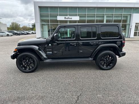 Used 2023 Jeep Wrangler Unlimited Sahara w/ Cold Weather Group AWD/4WD image 4