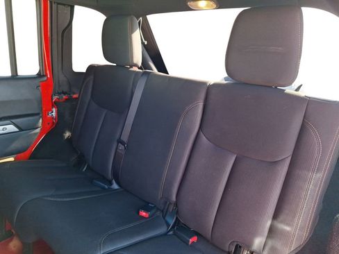 Used 2016 Jeep Wrangler Unlimited Sahara w/ Connectivity Group image 11