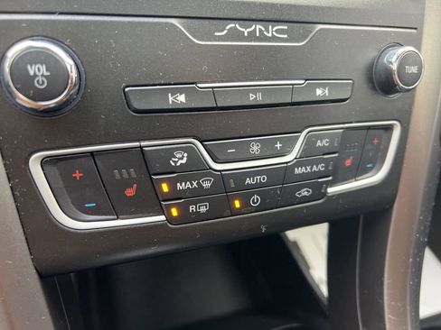 Used 2020 Ford Fusion SEL image 15