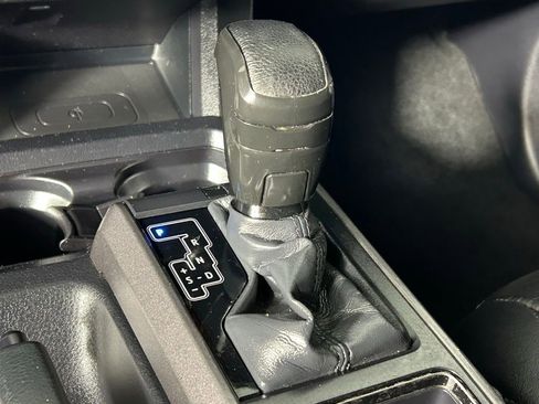 Used 2020 Toyota Tacoma TRD Sport w/ TRD Premium Sport Package AWD/4WD image 21
