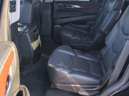 Used 2020 Cadillac Escalade Premium Luxury image 18