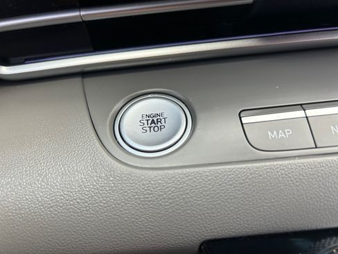 Used 2024 Hyundai Elantra Blue FWD image 28