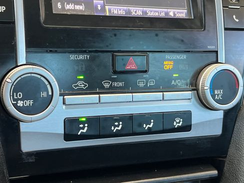 Used 2014 Toyota Camry SE FWD image 20