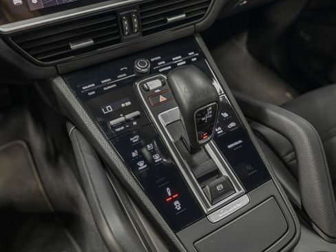 Used 2022 Porsche Cayenne Platinum Edition AWD/4WD image 23