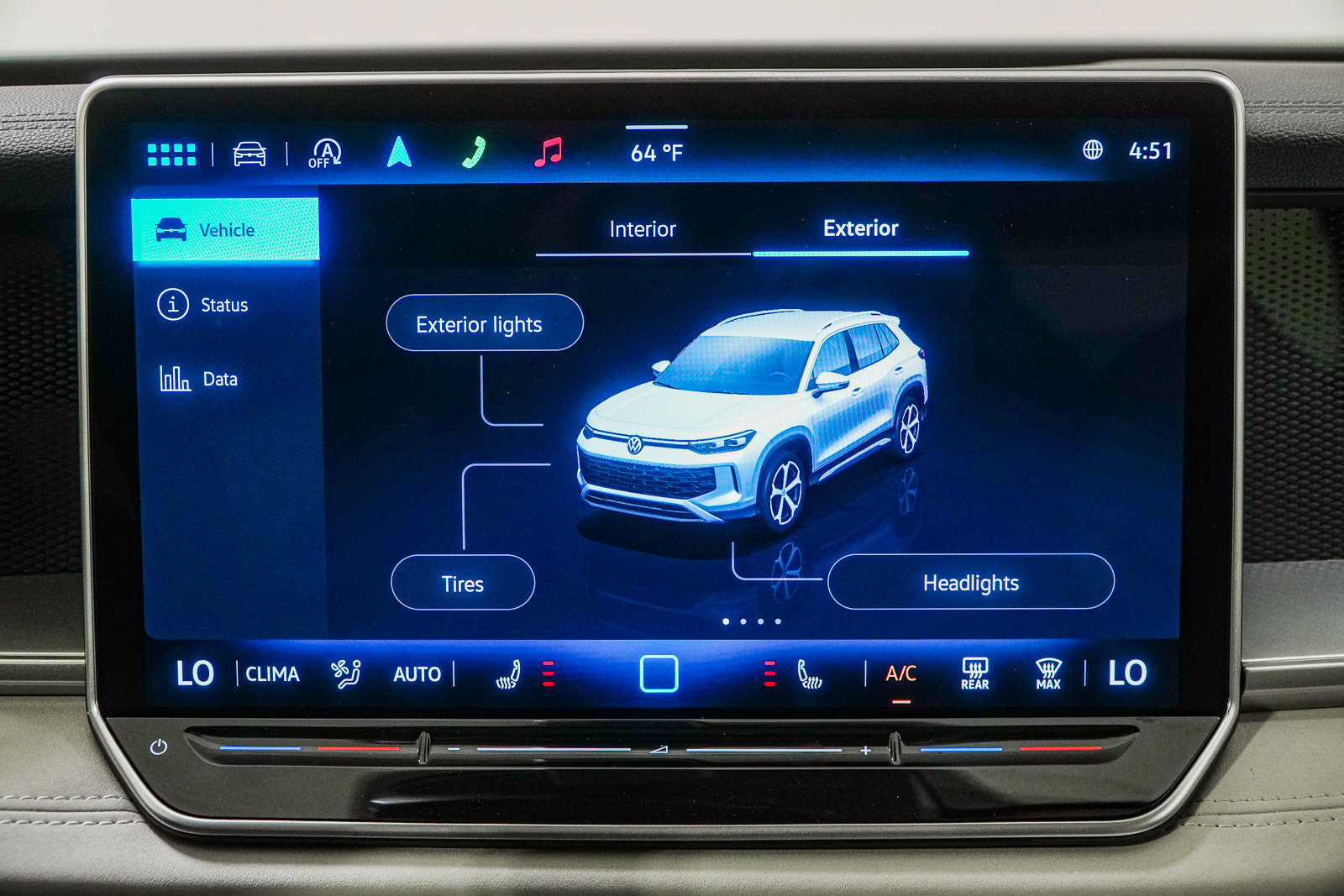 Used 2025 Volkswagen Tiguan SE AWD/4WD image 29