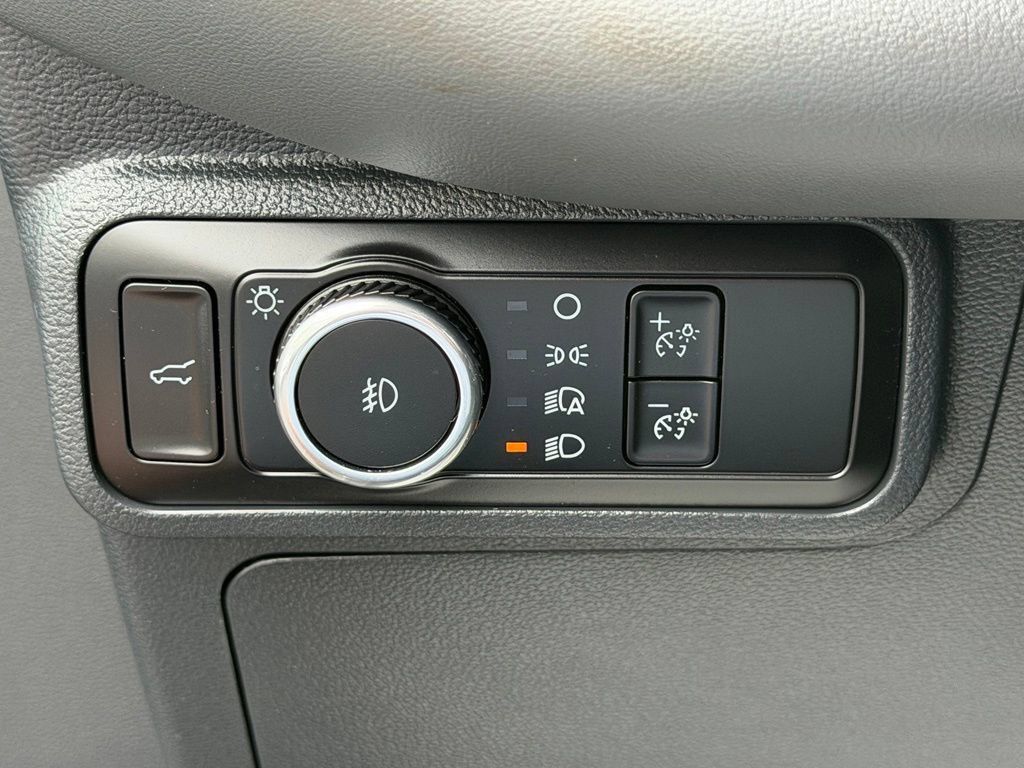 Used 2025 Ford Explorer Active w/ Active Comfort Package AWD/4WD image 14