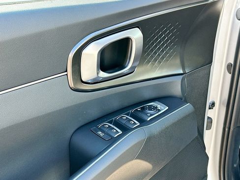 Certified 2025 Kia Sorento EX w/ EX Panoramic Sunroof Package FWD image 18