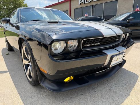 Used 2014 Dodge Challenger SRT8 RWD image 19