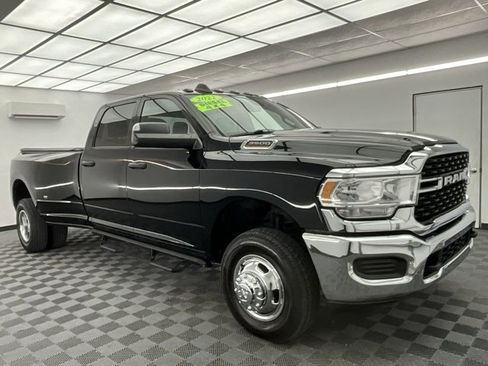 Used 2022 RAM 3500 Big Horn w/ Cold Weather Group image 3