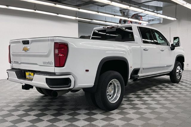Used 2024 Chevrolet Silverado 3500 High Country w/ High Country Premium Package AWD/4WD image 14