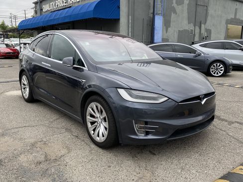 Used 2018 Tesla Model X 75D image 7