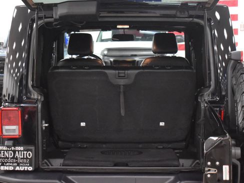 Used 2017 Jeep Wrangler Rubicon AWD/4WD image 9
